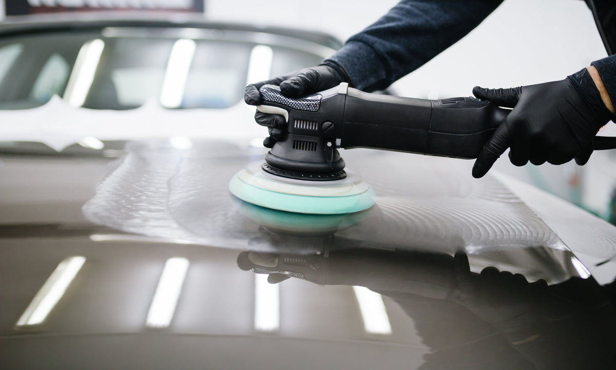Bannière Safe-Shield : les bases du polissage automobile, avec guide de brillance et protection